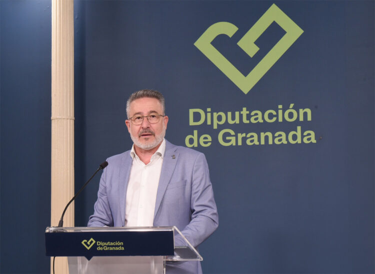 FOTO DIPUTADO 750x547 - Diputación aprueba subvenciones a entidades para el desarrollo socioeconómico de la provincia por valor de 274.000€ - Geoparque de Granada
